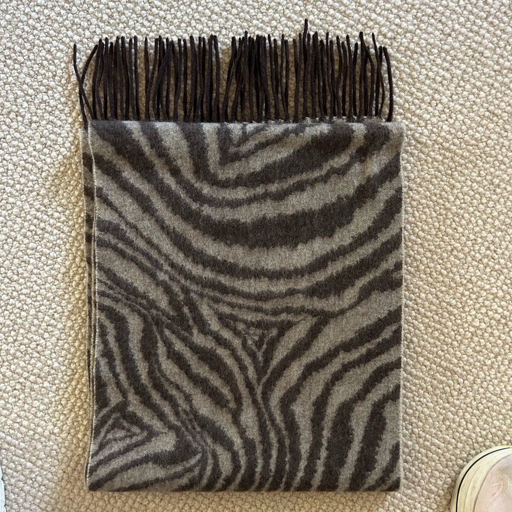 Cashmere scarf
